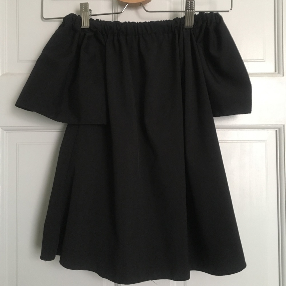 Off-shoulder blouse